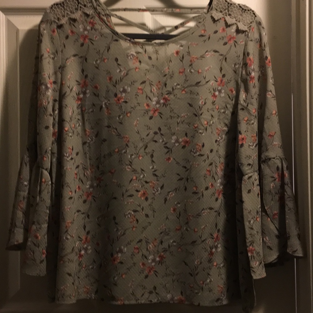 Blouse with lace back